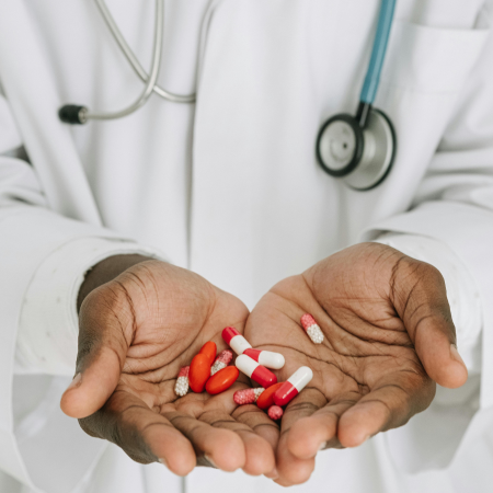 hands holding a collection of pills, representing blood thinners in an article about blood thinner tips